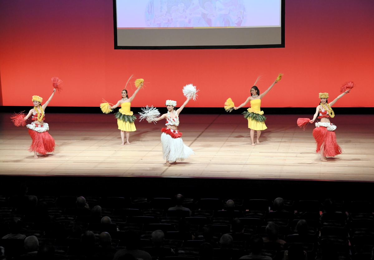 華麗な踊りを披露したフラガール