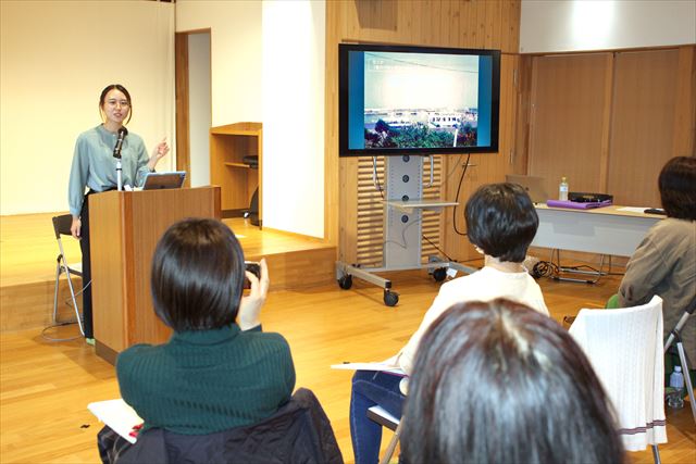 請戸や震災の思い出を語る横山さん