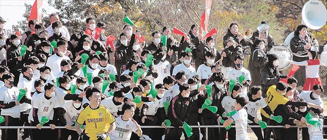 DF白石選手の先制弾に沸く尚志スタンド