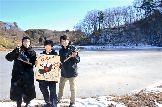 田んぼリンクを整備し地域を盛り上げると誓う(右から)牛田さん、佐々木さん、ナスタッシャさん