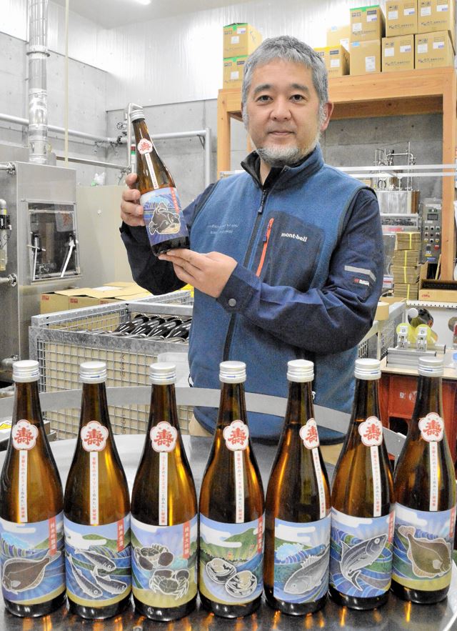 AIを活用し、魚種専用酒の開発を進める鈴木さん