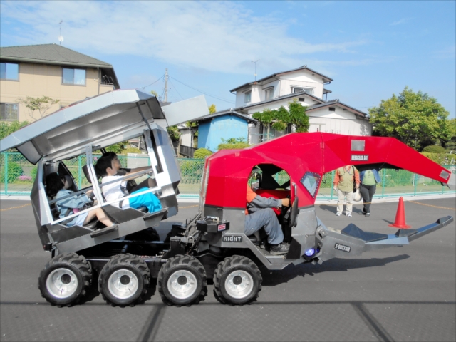 2日に登場するヘラクレスカブトムシ型ロボット