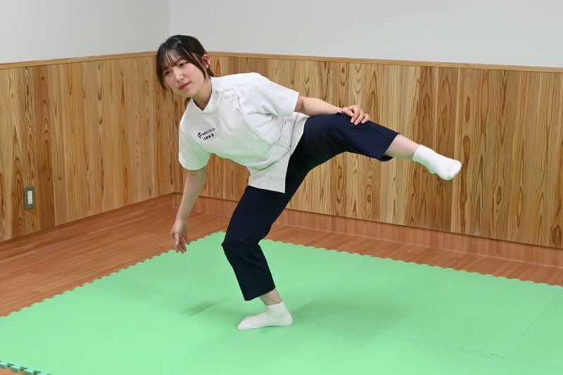 四股スクワット