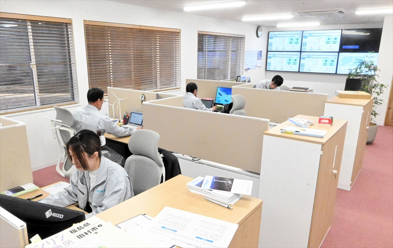 売電を開始した福島復興風力の管理棟=田村市都路町