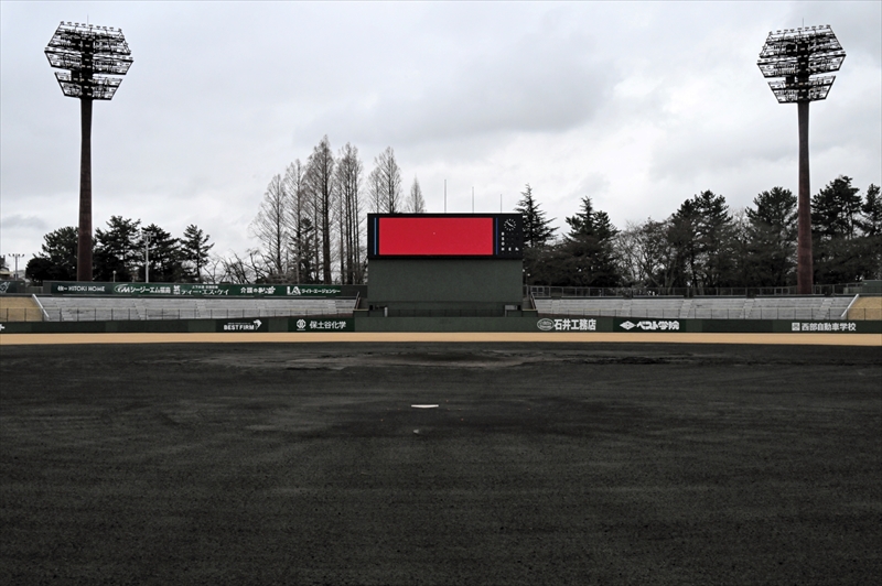 スクリーンや外野席が新しくなったヨーク開成山スタジアム