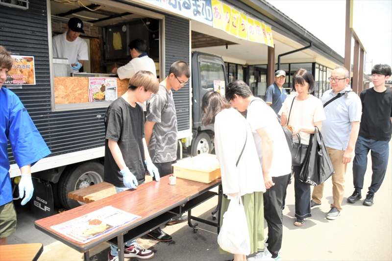 アンコウに舌鼓　福島県相馬市の「浜の駅松川浦」　唐揚げ振る舞う