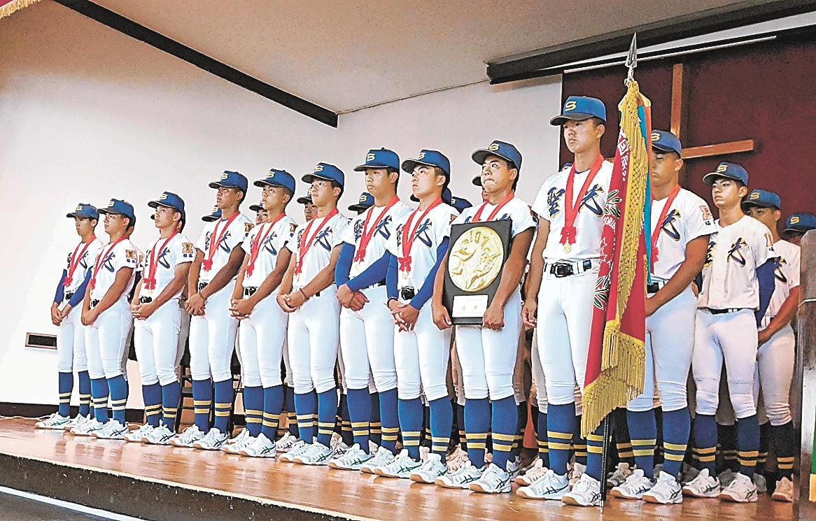 報告会で甲子園での活躍を誓う聖光学院の選手