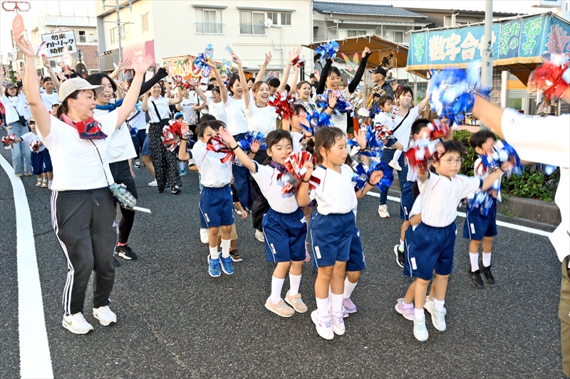 元気にいわきおどりを踊る子どもたち