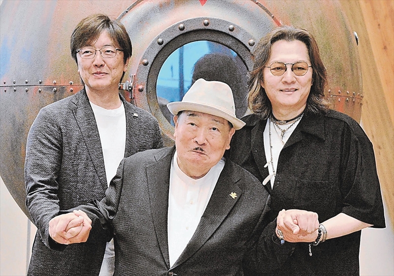 アートを通じ、浜通りの復興への貢献を誓い合う(左から)吉田さん、吉村さん、石井さん