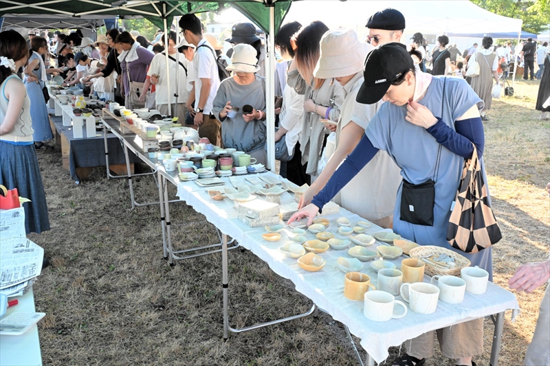 焼き物ファンでにぎわう　会津本郷焼の「せと市」　福島県会津美里町