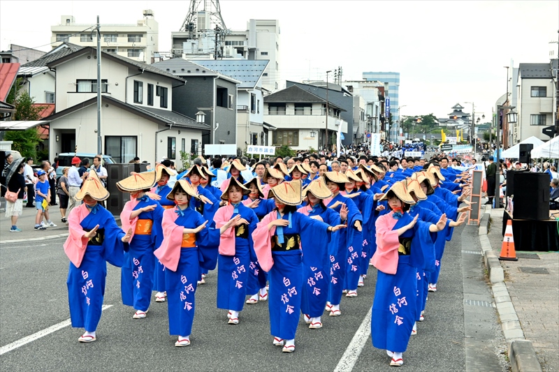 浴衣姿の市民　踊り流す　白河関まつり　にぎわう　福島県白河市