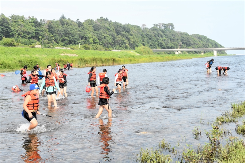 夏の自然、楽しいね　福島県会津美里町の小学生、楢葉町を訪問　現地児童と交流