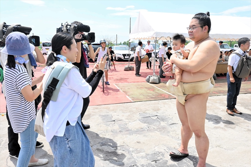 玉ノ井部屋の相馬夏合宿　ファン詰めかけ力士の活躍を願う　岩子相撲道場（福島県相馬市）