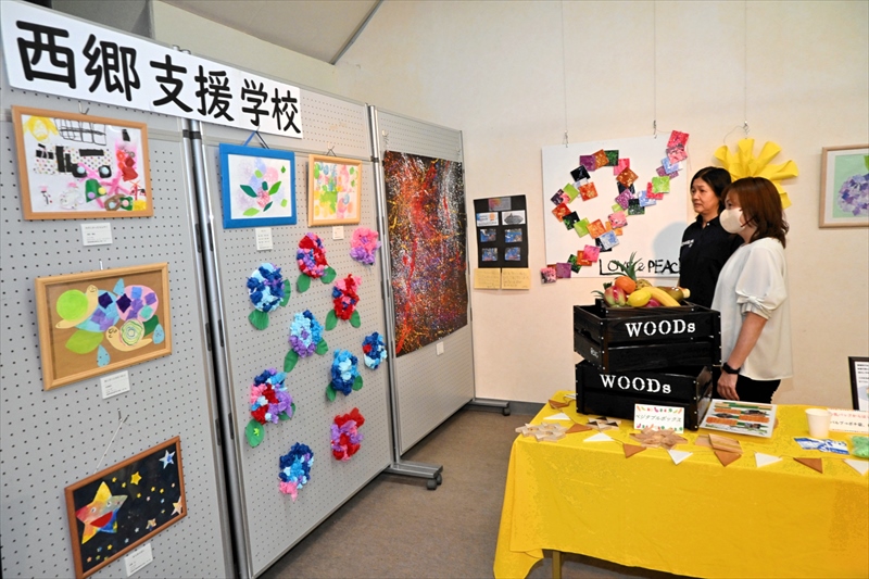 西郷支援学校の作品見て　福島県白河市・緑川産業ギャラリー　２８日まで展示