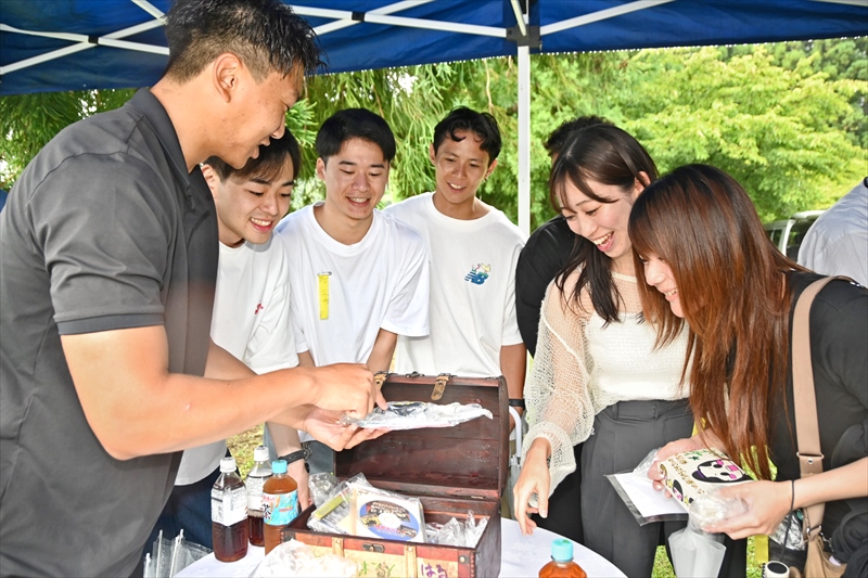 １２年前の自分から贈り物　えとタイムカプセルを開封　福島県猪苗代町