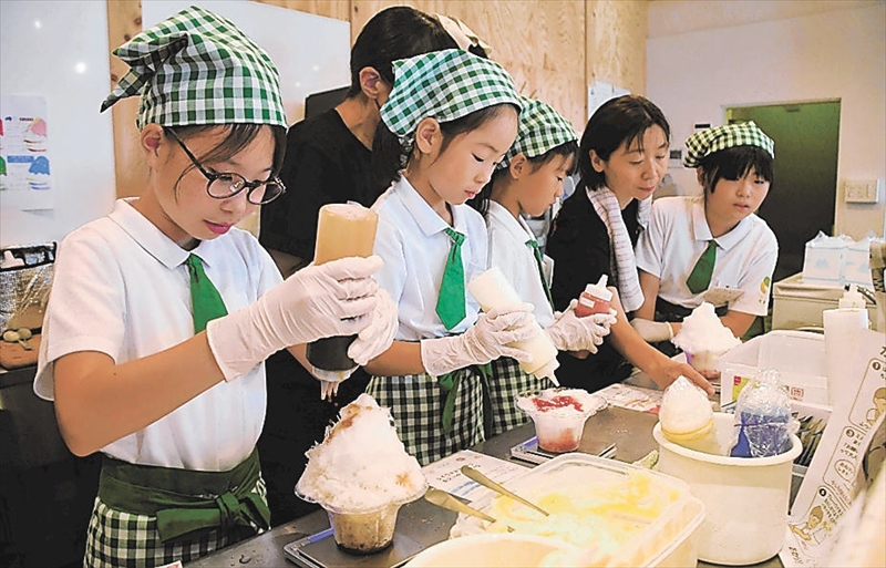 子ども「かき氷どうぞ」　福島県双葉町で１日限定　夏の思い出に店員体験