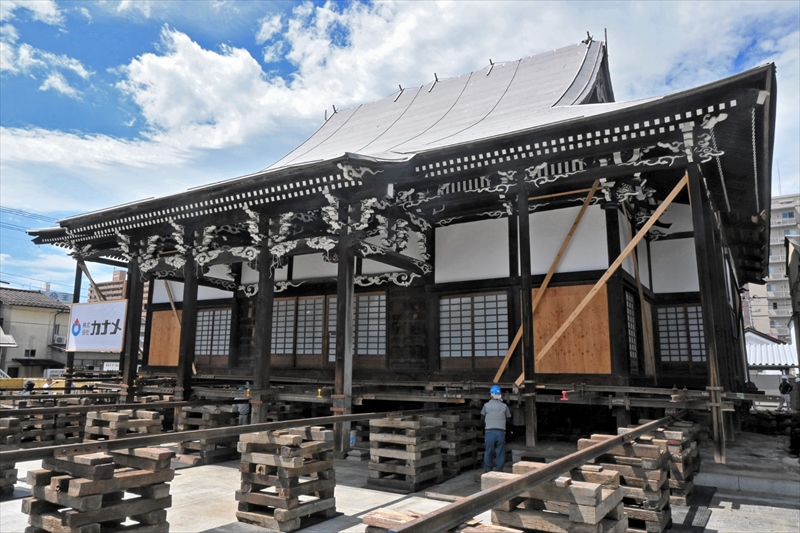 康善寺本堂で行われた曳舞工事