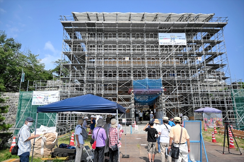 多くの市民が行列を作った清水門の復元工事現場