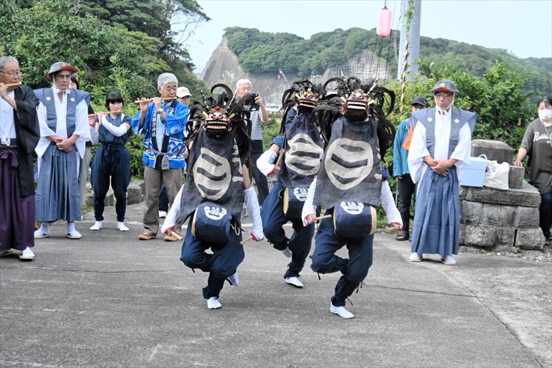 力強く「三匹獅子舞」　福島県いわき市・諏訪神社夏季例大祭　舞手は江名小、永崎小の児童