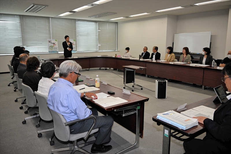 製品プラスチックの分別収集などが報告された審議会の会合