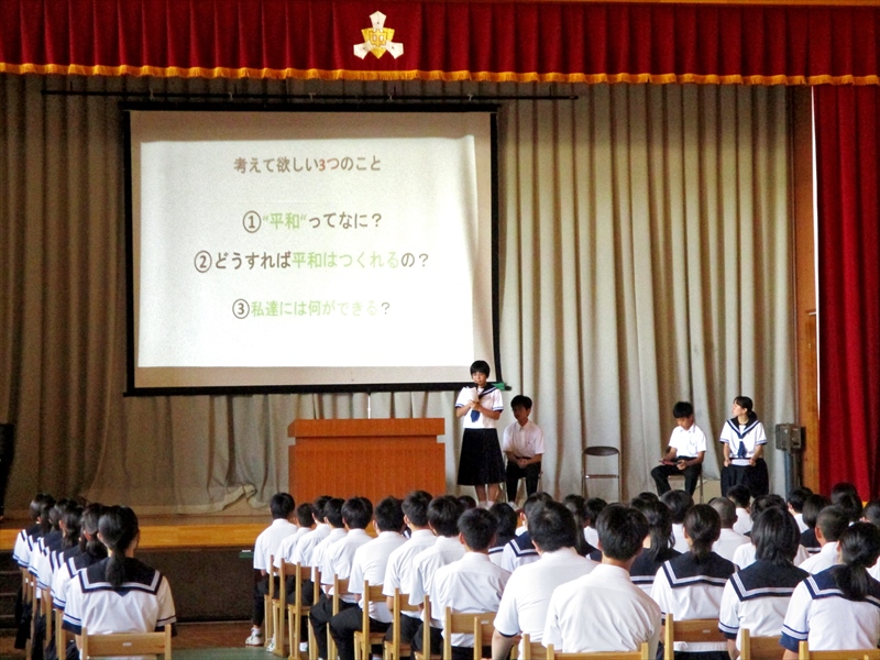 広島派遣の体験を発表する生徒