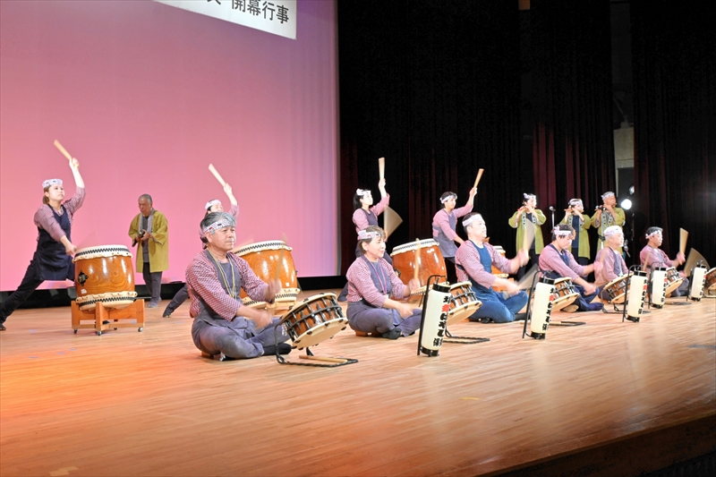 開幕行事のオープニングを飾った塙祭ばやし保存会