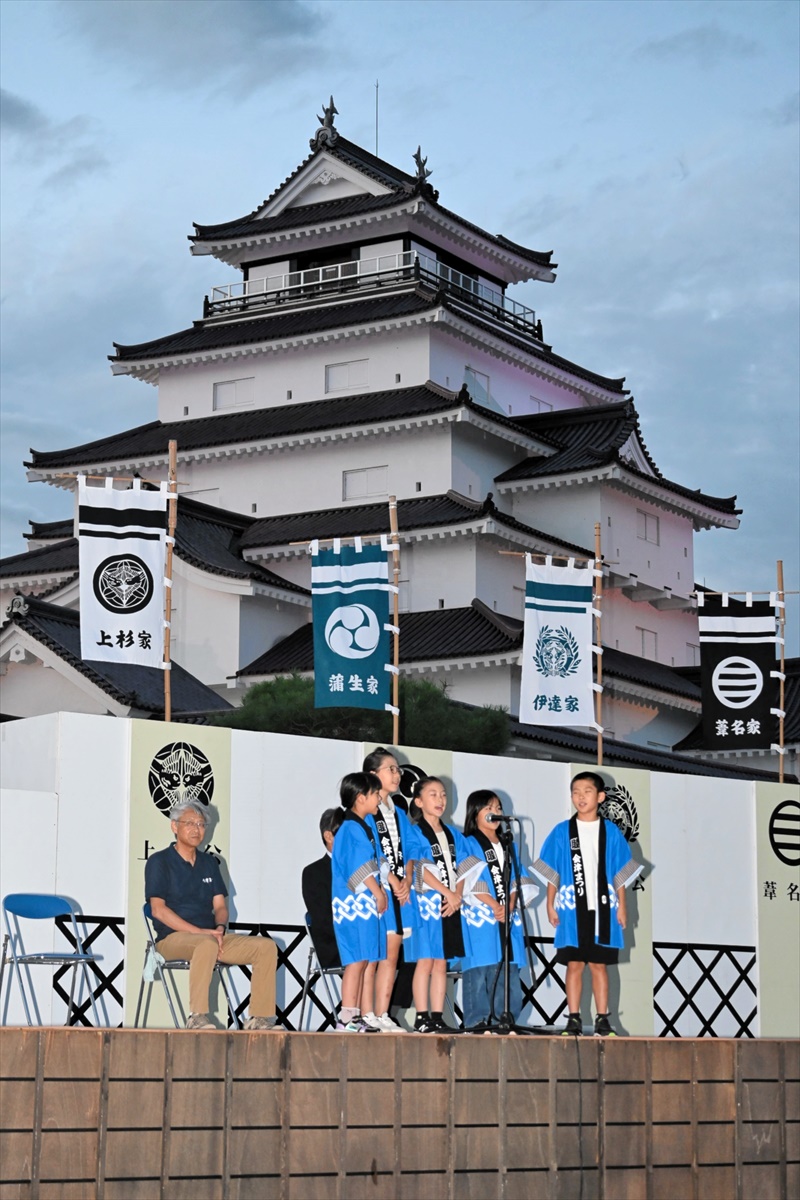「あいづっこ宣言」する児童