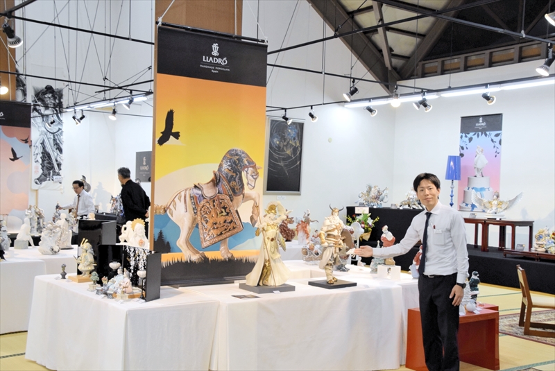 リヤドロの作品が並ぶ会場
