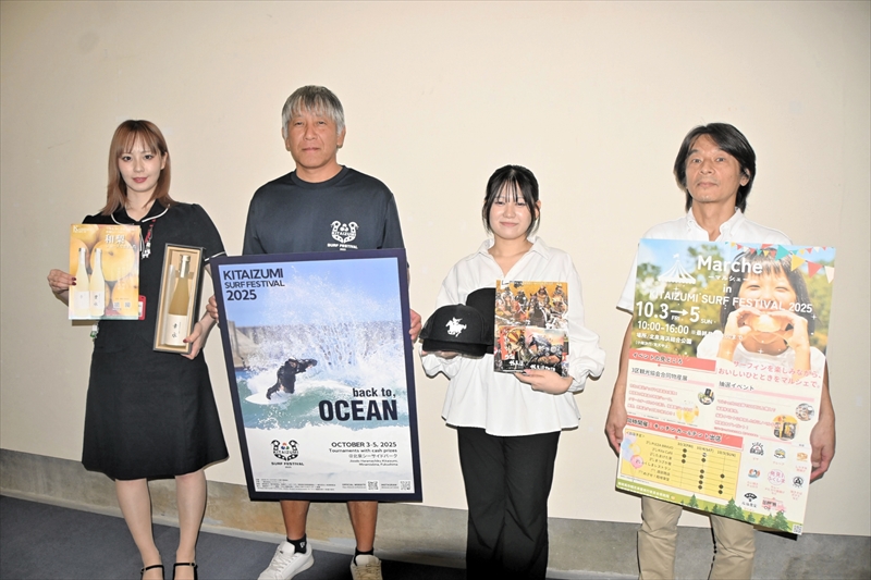 イベントをPRする室原委員長(左から2人目)と栗村委員長(右端)ら