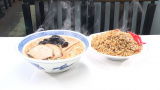 12日放送『オモウマい店』＝タイムトラベル中華_普通中華そば やきめし小のセット（C）中京テレビ