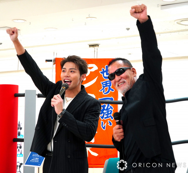 『アントニオ猪木デビュー65 周年記念 INOKI EXPO』オープニングイベントに登壇した(左から)武知海青、蝶野正洋 (C)ORICON NewS inc.