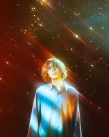 松村北斗主演『秒速5センチメートル』主題歌を担当する米津玄師「1991」アーティスト写真（photo by 奥山由之）