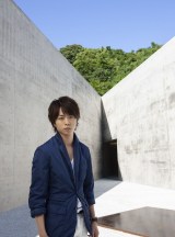 櫻井翔が初登場した『Casa BRUTUS』2010年9月号のアザーカット photo_筒井義昭