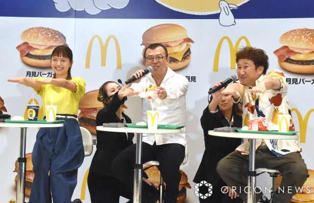 大好きなジョイマンと共演を喜んだ宮崎あおい（左） （C）ORICON NewS inc.