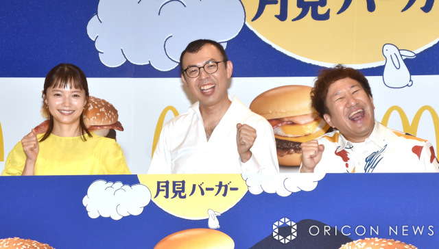 ジョイマンのファンだと明かした宮崎あおい（左）、ジョイマン・高木晋哉、池谷和志（C）ORICON NewS inc.