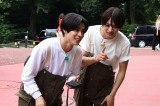 26日放送『タイムレスマン』より（左から）松島聡、猪俣周杜 （C）フジテレビ