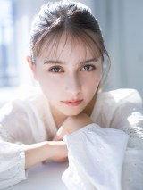『パリに咲くエトワール』で園井千鶴の声を担当する嵐莉菜