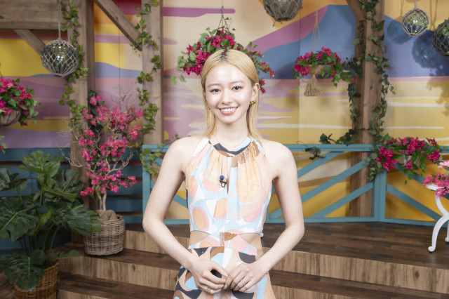 『ラブキャッチャージャパン2』MCを務める山本舞香(C)AbemaTV, Inc.