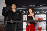 新宿駅に突如現れた（左から）福山雅治、有村架純 （C）ORICON NewS inc.