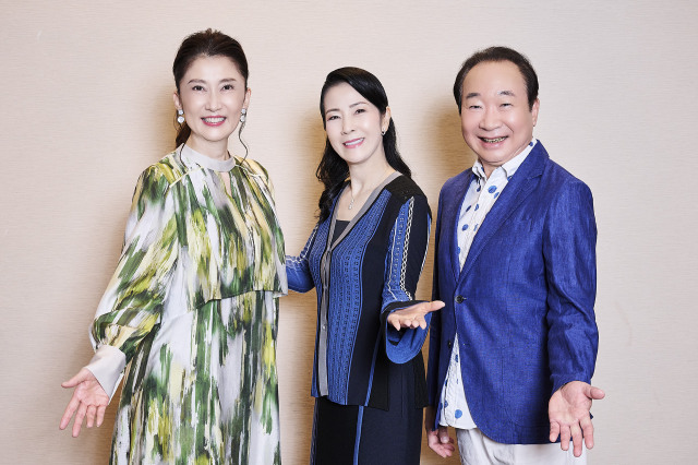 新歌舞伎座『坂本冬美特別公演』に出演する(左から)一路真輝、坂本冬美、中村梅雀 撮影:高村直希(※高=はしごだか)