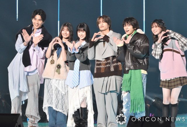 『第41回 マイナビ 東京ガールズコレクション 2025 AUTUMN/WINTER』に出演した(左から)中沢元紀、小坂菜緒、福本莉子、高橋恭平、山下幸輝、田鍋梨々花 (C)ORICON NewS inc.