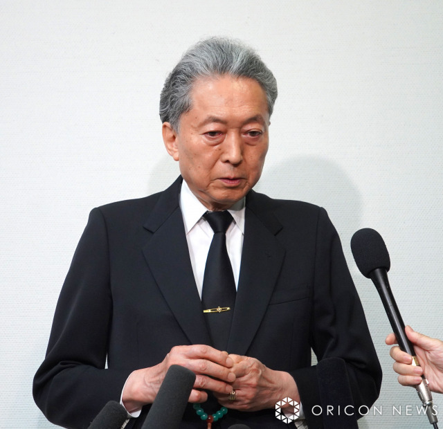 橋幸夫さん お通夜に参列した鳩山由紀夫氏 (C)ORICON NewS inc.