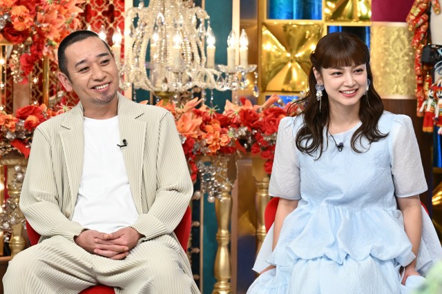 日本テレビ系『千鳥かまいたちゴールデンアワー』より、左から大悟(千鳥)、平愛梨 (C)日本テレビ