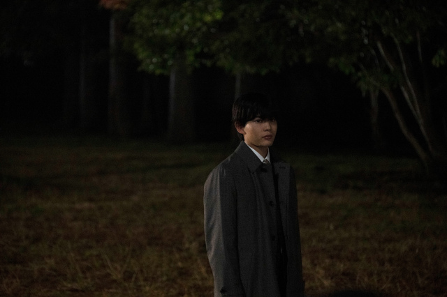 阿部寛主演、映画『俺ではない炎上』に出演する長尾謙杜(C)2025「俺ではない炎上」製作委員会 (C)浅倉秋成/双葉社