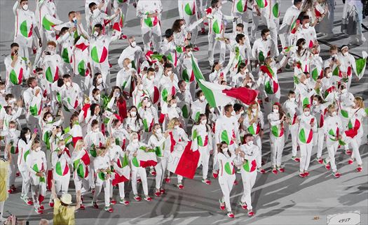 各国選手団が入場行進