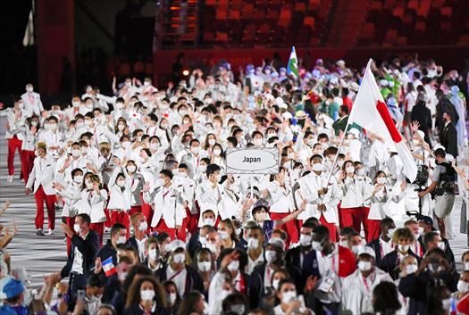 日本選手団が入場行進