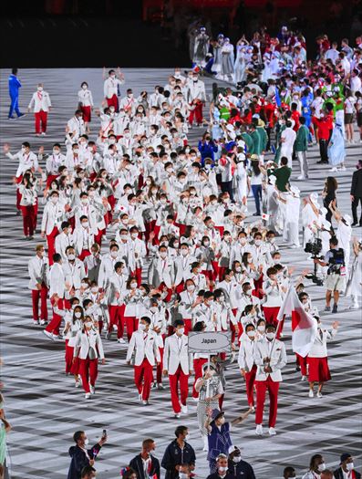 日本選手団が入場行進