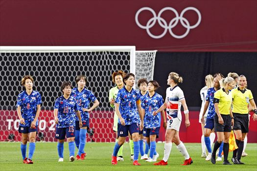 ◎(デジ五輪)○サッカー女子1次L引き揚げる日本イレブン