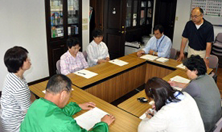 「あれ・これ市場」の営業再開を決めた説明会