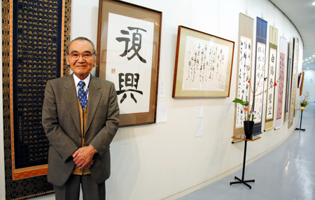被災地の復興を願う作品と黒田会長